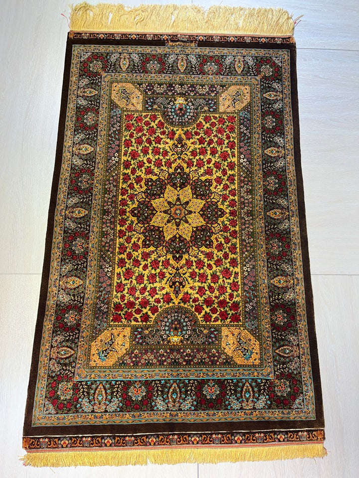 高級ペルシャ絨毯クム産シルク100%  ラジャビアン工房 164×100cm(FN-10011)