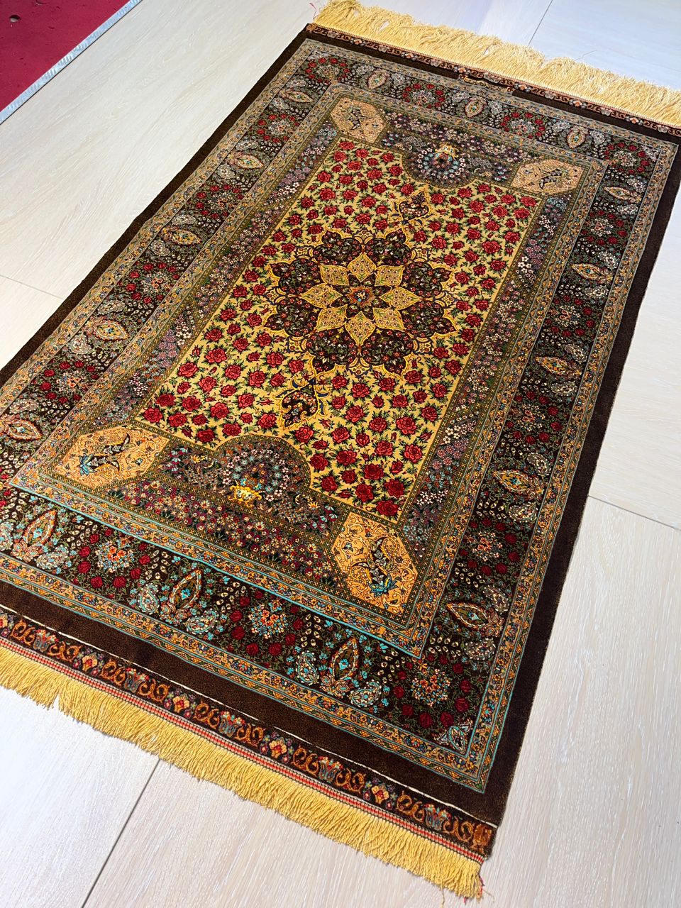 高級ペルシャ絨毯クム産シルク100%  ラジャビアン工房 164×100cm(FN-10011)