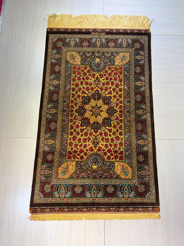 高級ペルシャ絨毯クム産シルク100%  ラジャビアン工房 164×100cm(FN-10011)