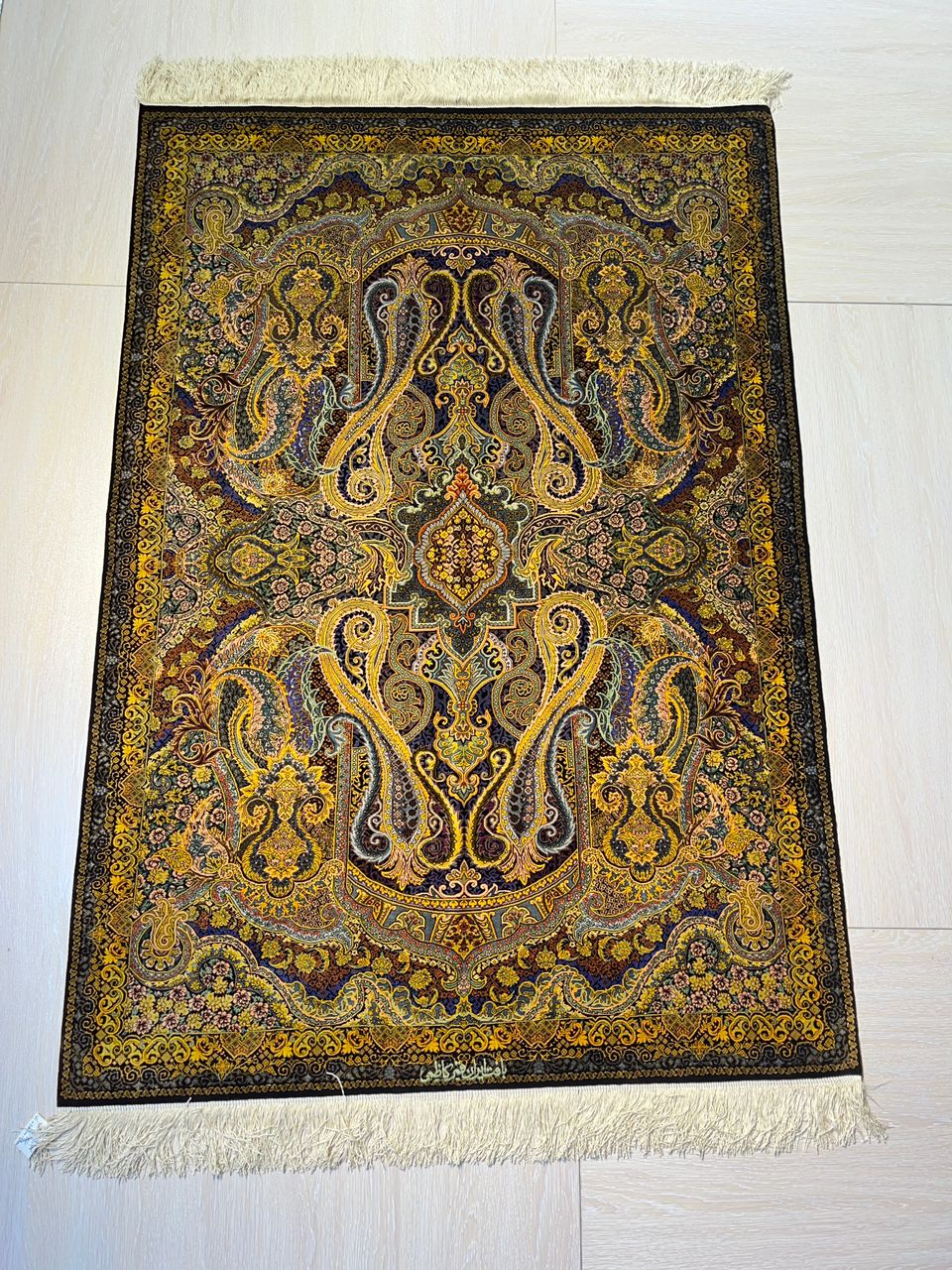 高級ペルシャ絨毯クム産シルク100%  カズミ工房 158×110cm(FN-10015)