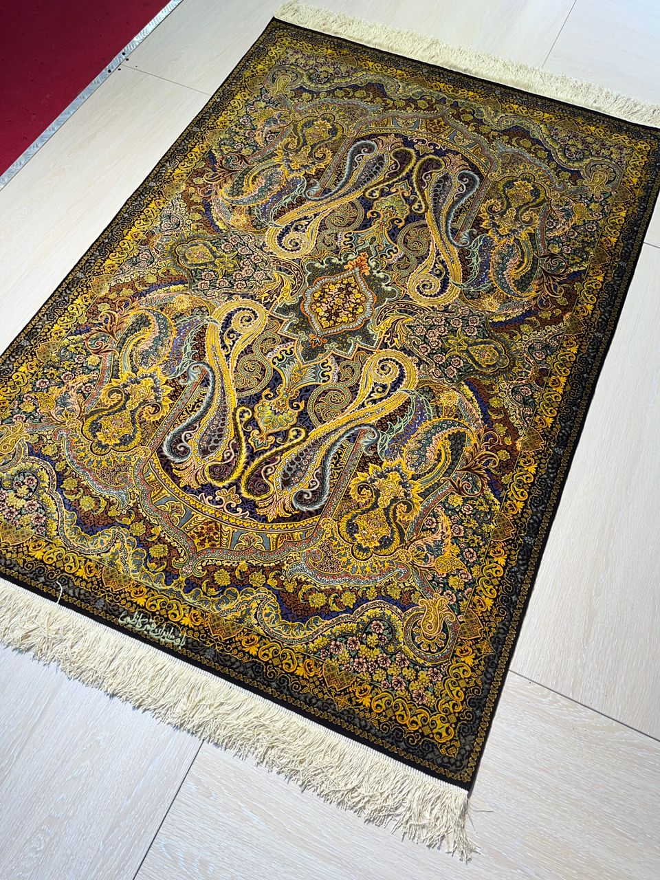 高級ペルシャ絨毯クム産シルク100%  カズミ工房 158×110cm(FN-10015)