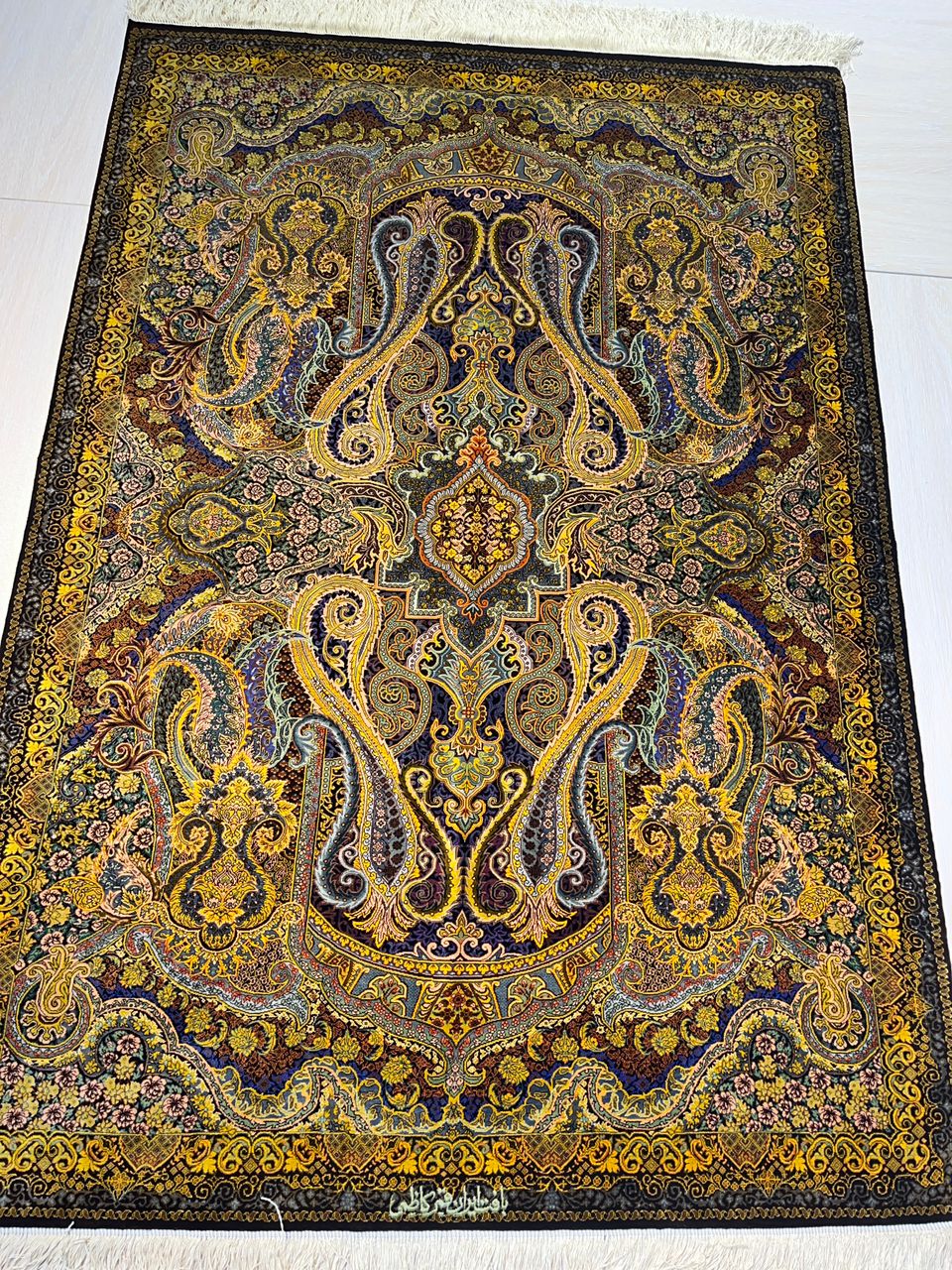 高級ペルシャ絨毯クム産シルク100%  カズミ工房 158×110cm(FN-10015)