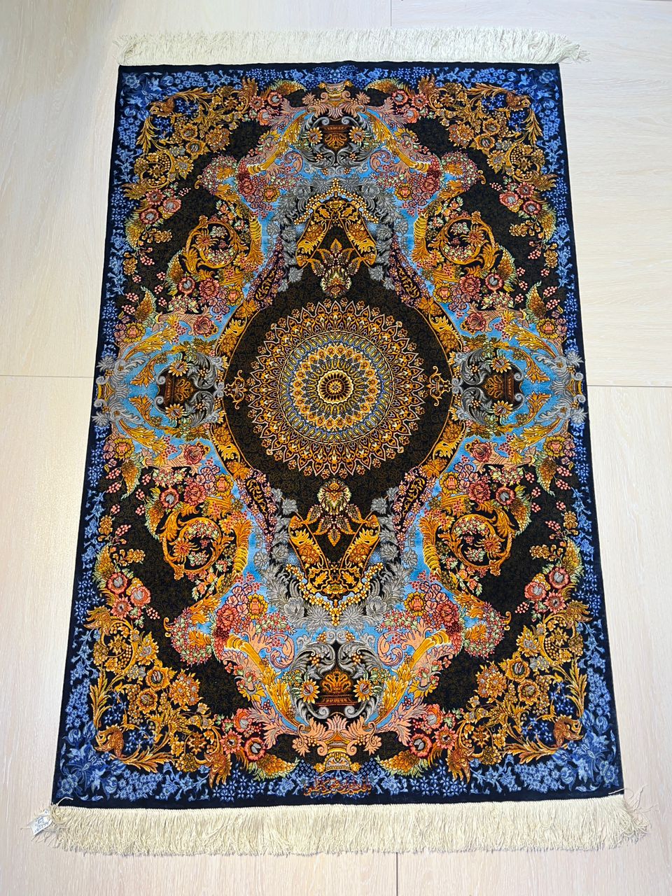 高級ペルシャ絨毯クム産シルク100%  カズミ工房 161×104cm(FN-10016)