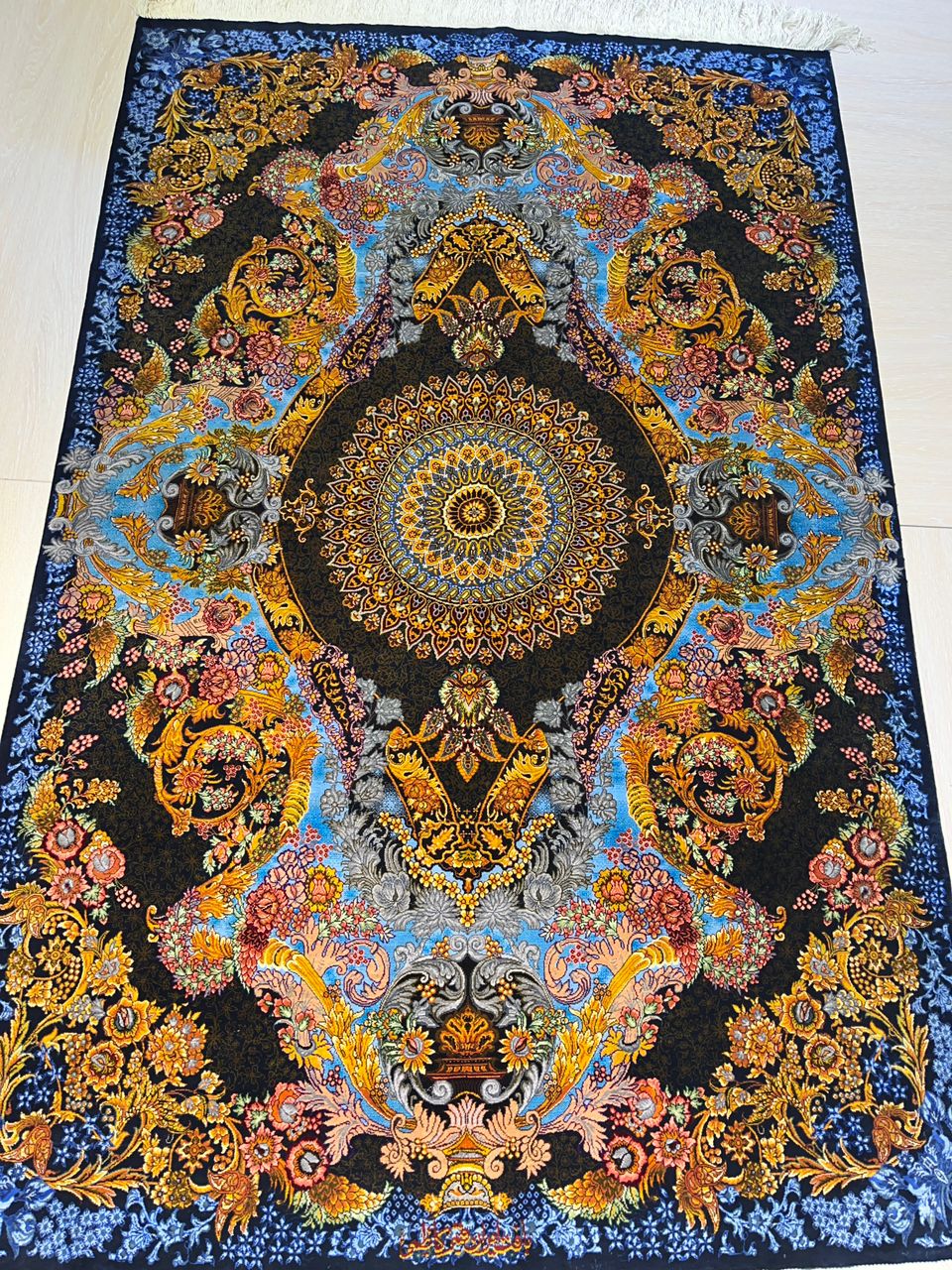 高級ペルシャ絨毯クム産シルク100%  カズミ工房 161×104cm(FN-10016)