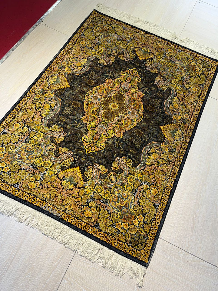高級ペルシャ絨毯クム産シルク100%  カズミ工房 152×107cm(FN-10018)