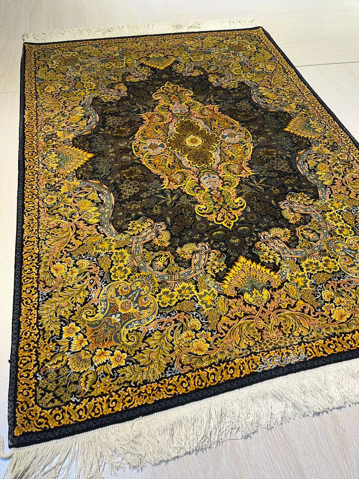 高級ペルシャ絨毯クム産シルク100%  カズミ工房 152×107cm(FN-10018)