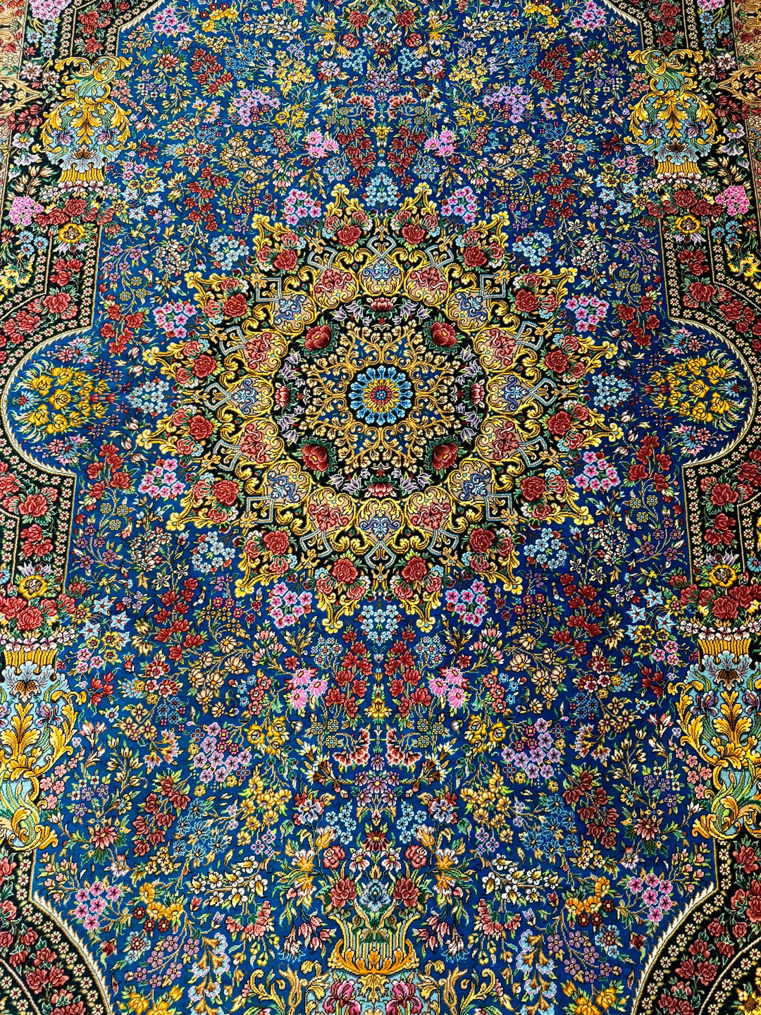 高級ペルシャ絨毯クム産シルク100%  メフルバフ工房  200×130cm(FN-10021)