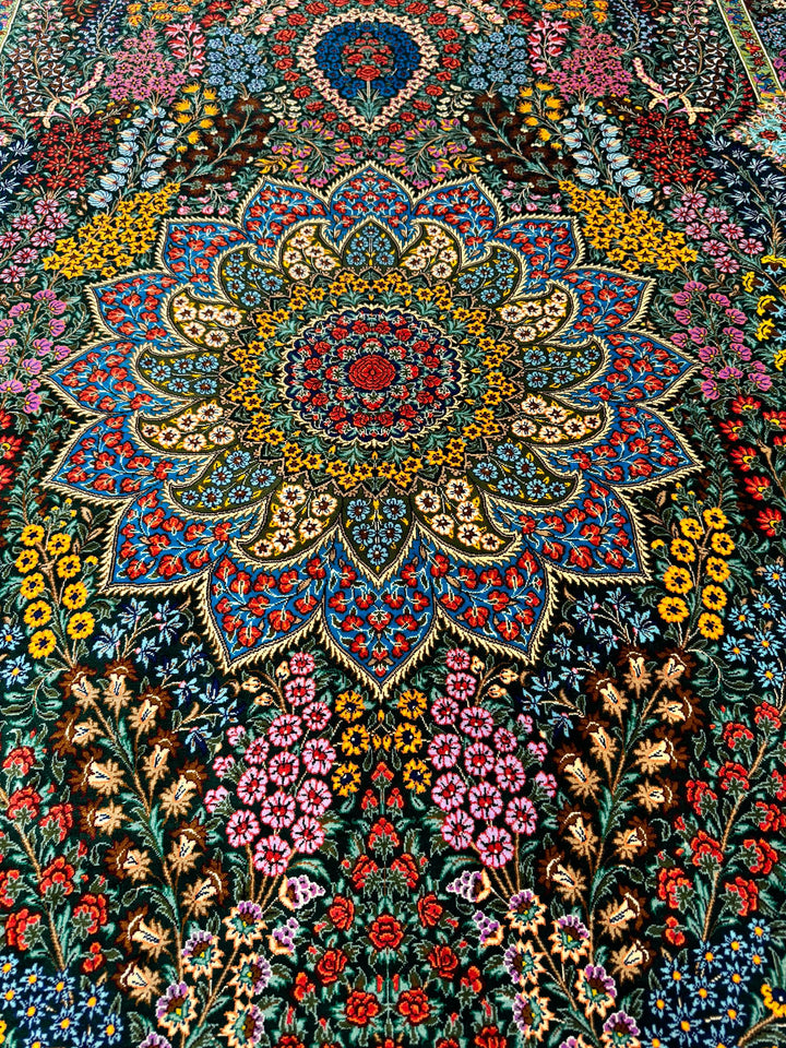 高級ペルシャ絨毯クム産シルク100%  ハジ・ホセイニ  198×133cm(FN-10024)
