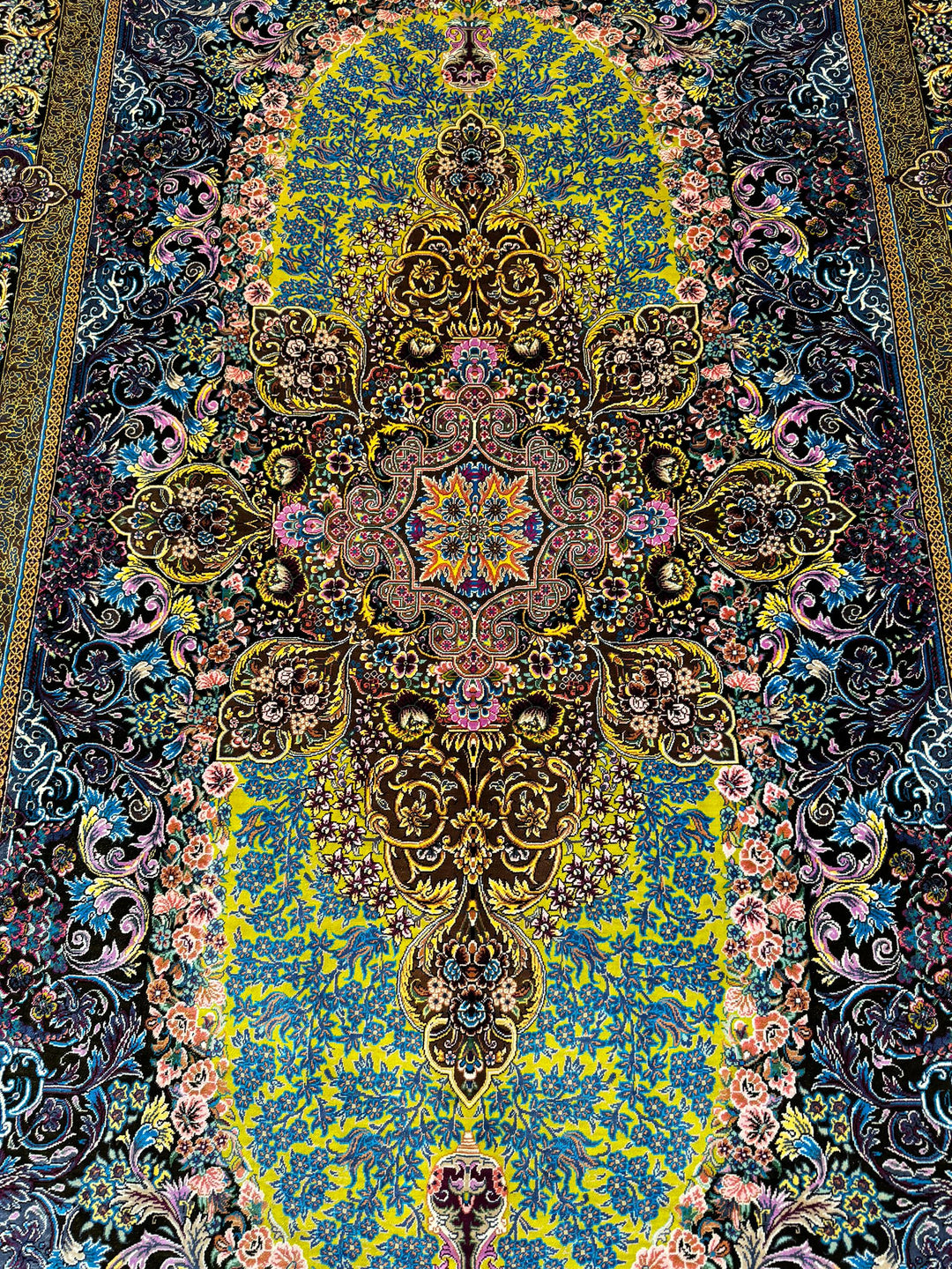 高級ペルシャ絨毯クム産シルク100%  ノウリ工房  205×138cm(FN-10026)
