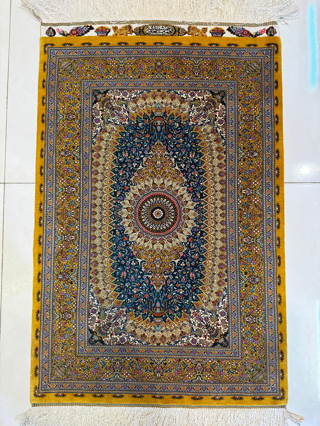 高級ペルシャ絨毯クム産シルク100%  ジャムシディ工房 90×61cm(FN-10030)