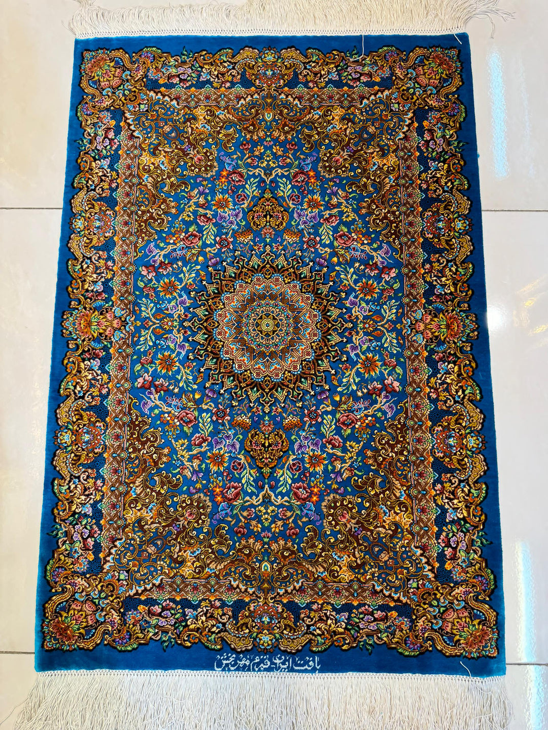 高級ペルシャ絨毯クム産シルク100%  メフルバフ工房 90×60cm(FN-10033)