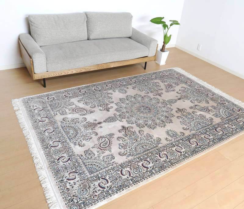 高級ペルシャ絨毯ナイン・ハビビアン工房