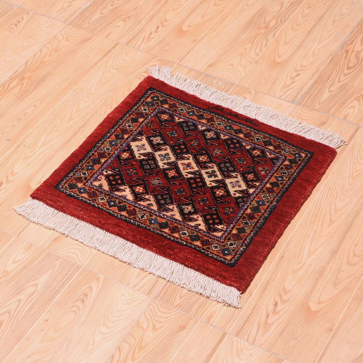 ペルシャ絨毯(イラン産)ビジャー 46×41cm(FS-70030)