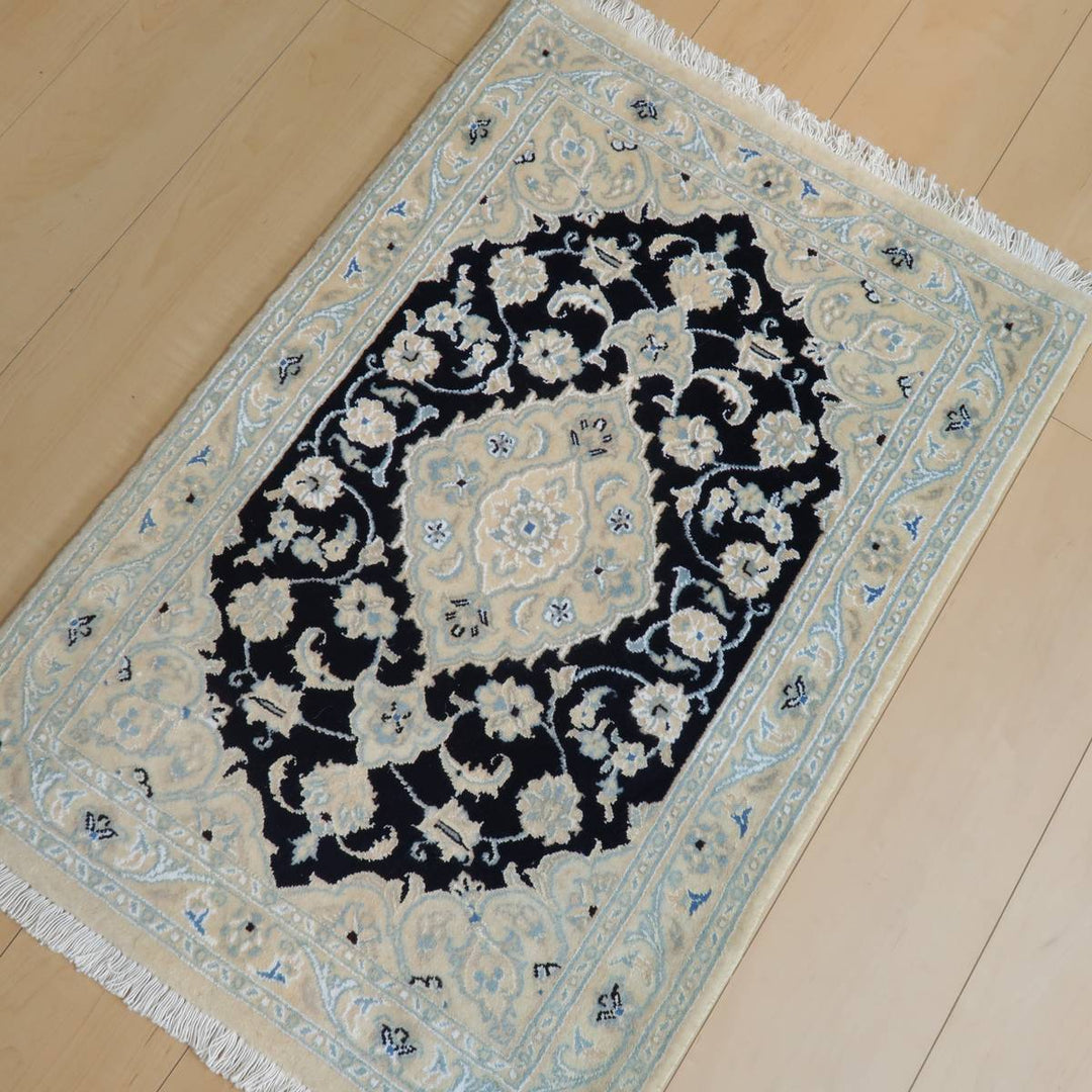 ペルシャ絨毯イランのナイン産ハビビアン工房の手織り玄関サイズ90×61cm(FS-455N)デザイン詳細写真