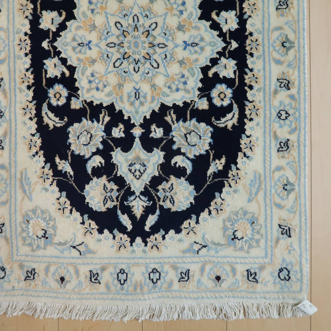 ペルシャ絨毯イランのナイン産ハビビアン工房の手織り玄関サイズ93×59cm(FS-428N)デザイン詳細写真