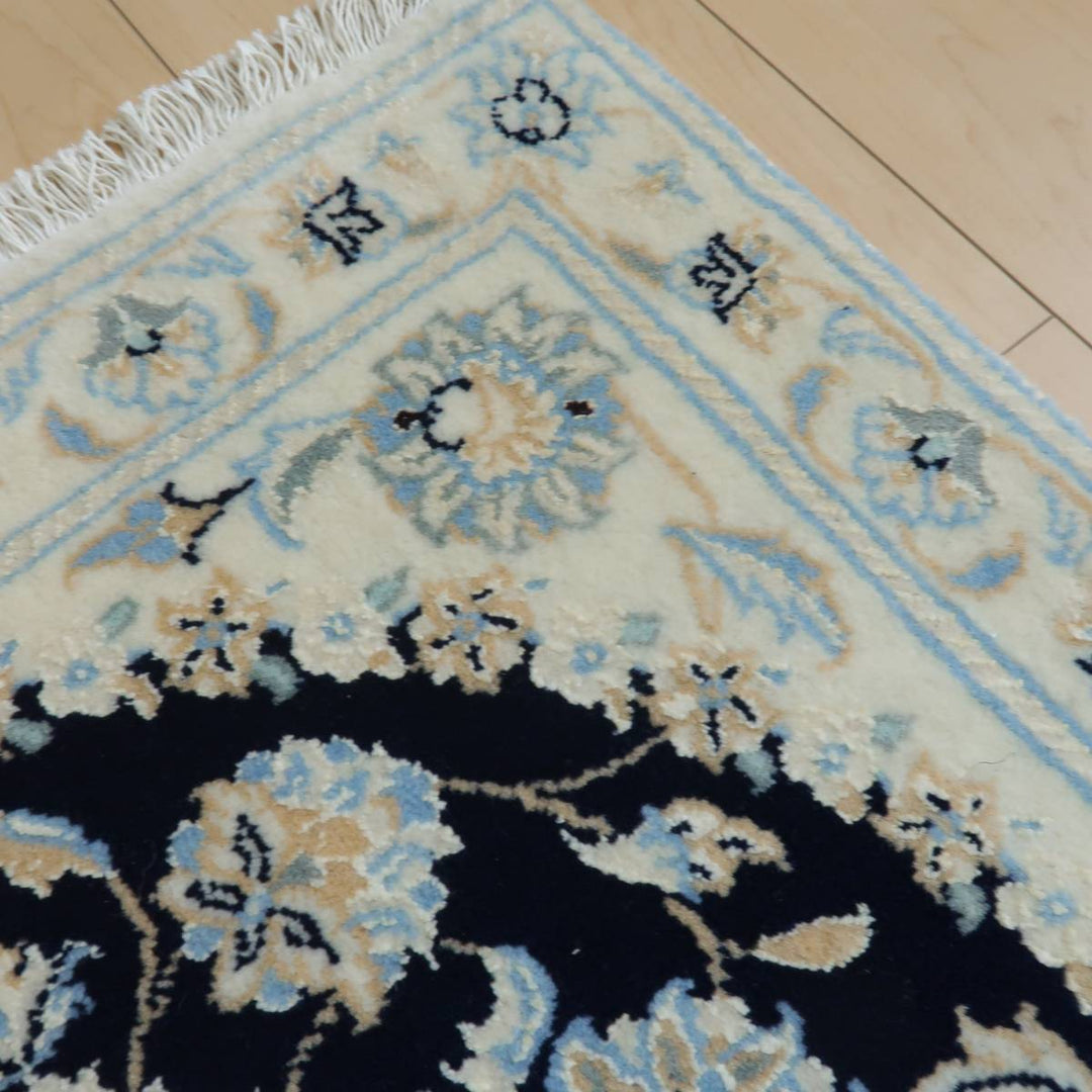 ペルシャ絨毯イランのナイン産ハビビアン工房の手織り玄関サイズ93×59cm(FS-428N)デザイン細部写真3