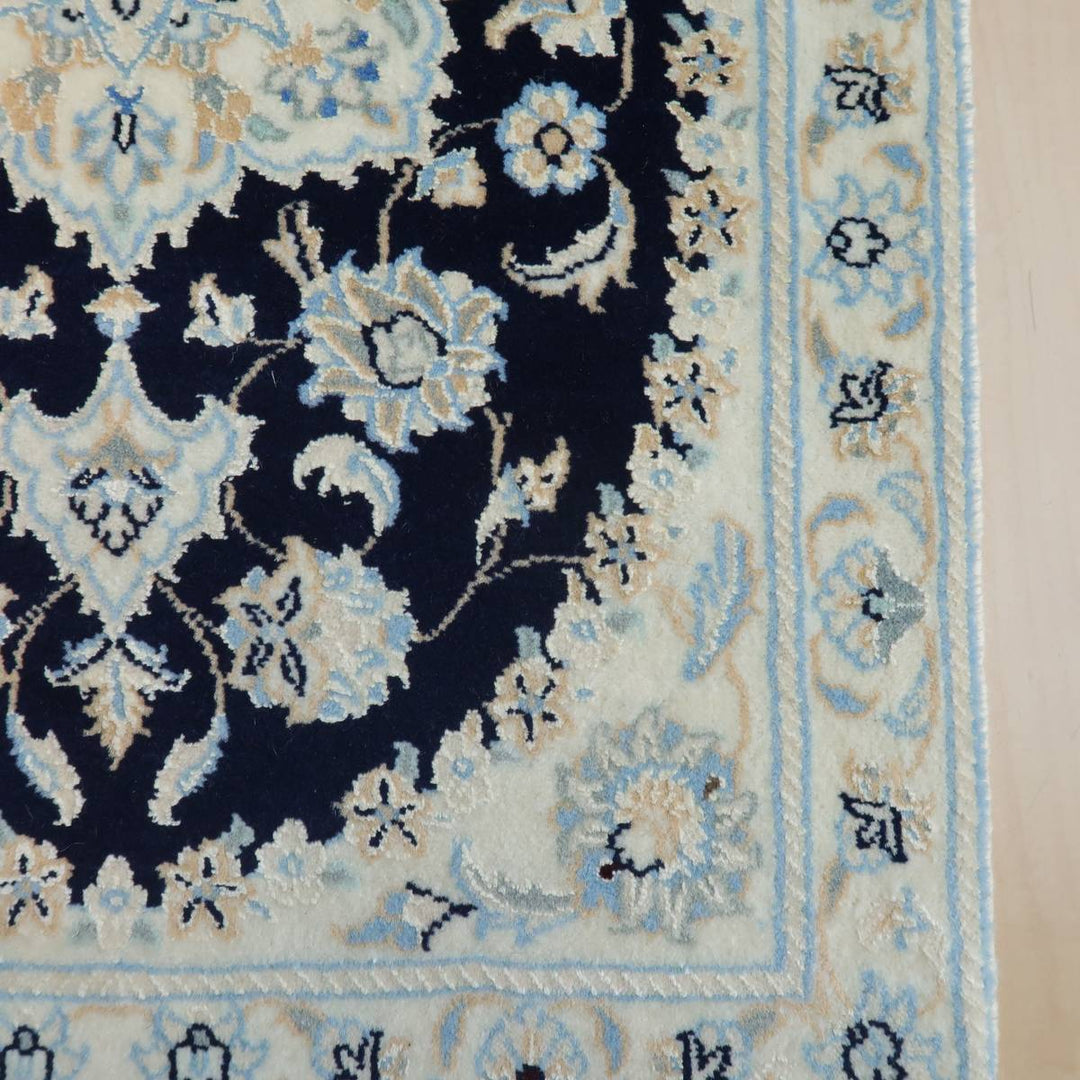 ペルシャ絨毯イランのナイン産ハビビアン工房の手織り玄関サイズ93×59cm(FS-428N)生地の拡大写真