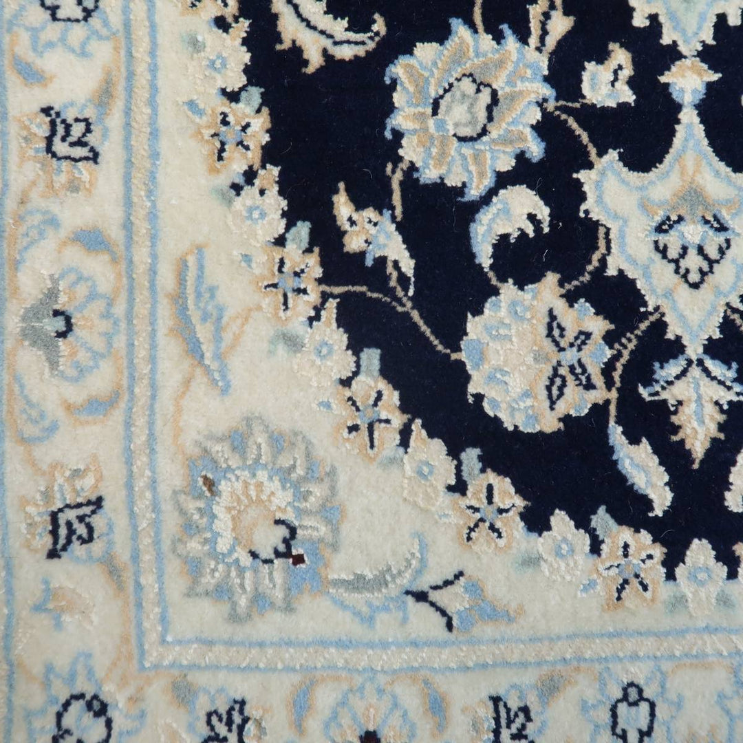 ペルシャ絨毯イランのナイン産ハビビアン工房の手織り玄関サイズ93×59cm(FS-428N)織りの質感画像