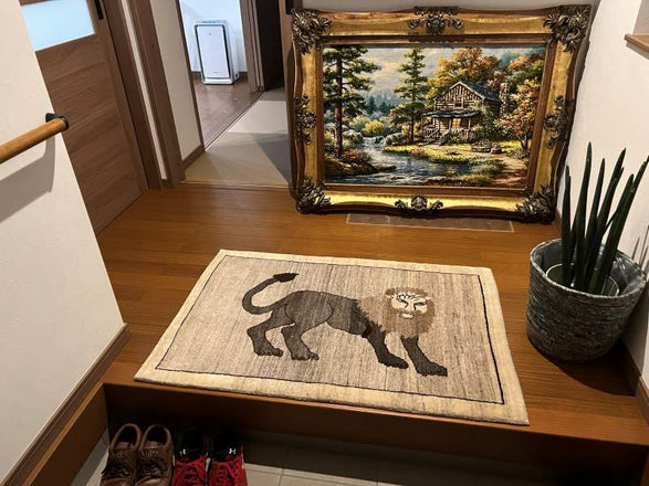 ライオンギャッベとタブリーズの絵画絨毯
