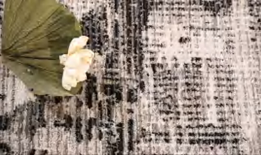 モダンアートラグ 抽象柄 モノトーン（DH-07）織りのアップ
