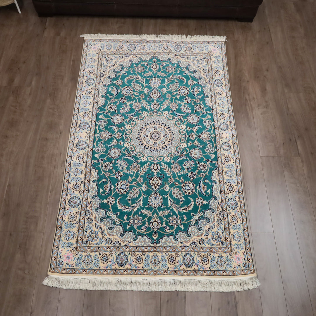 ペルシャ絨毯　ナイン産　9ラ　メダリオン柄　209×132cm（FL-13277）