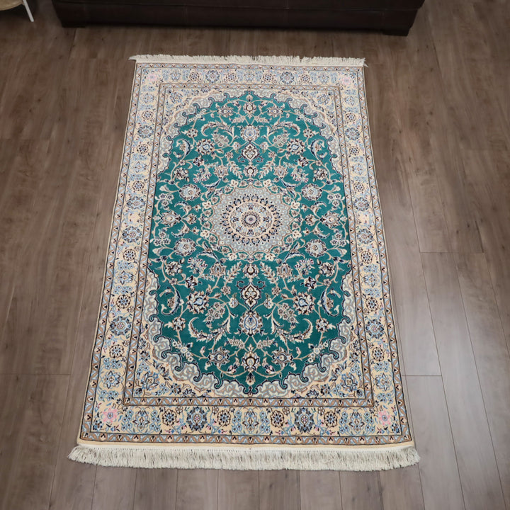 ペルシャ絨毯　ナイン産　9ラ　メダリオン柄　209×132cm（FL-13277）