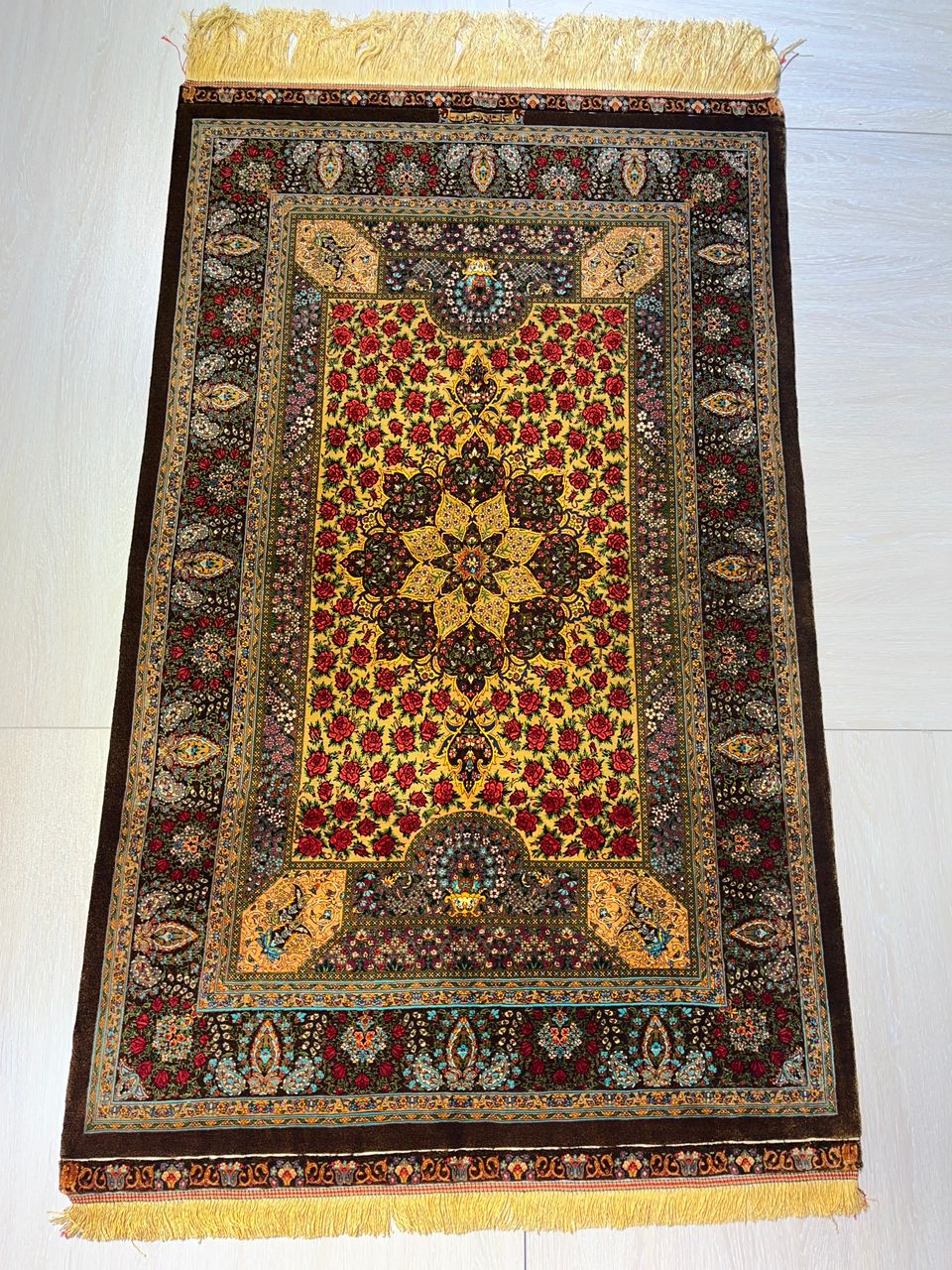 高級ペルシャ絨毯クム産シルク100％ ラジャビアン工房 164×100cm（FN 