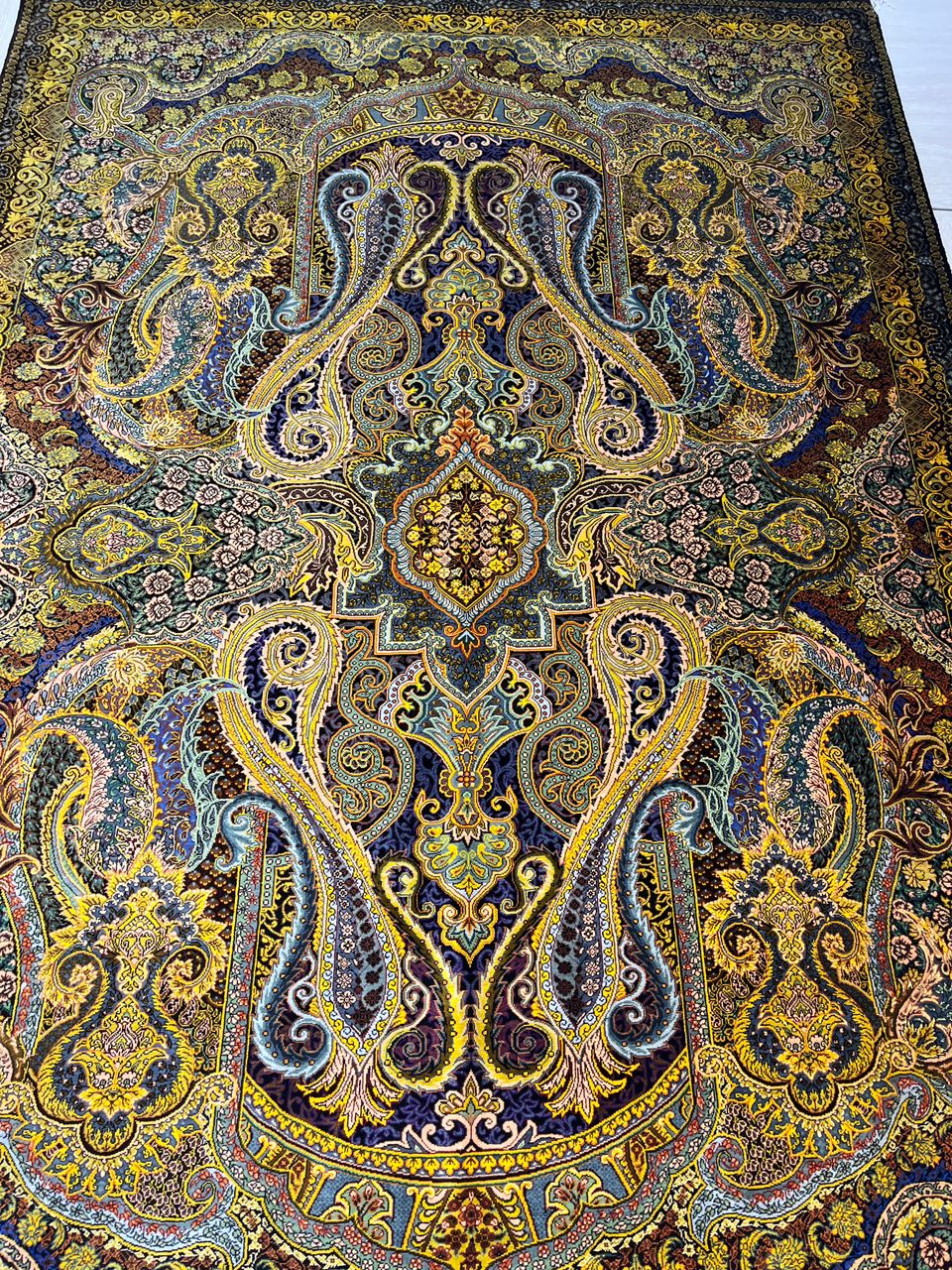 高級ペルシャ絨毯クム産シルク100％ カズミ工房 158×110cm（FN-10015