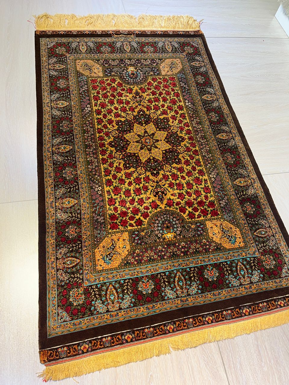 高級ペルシャ絨毯クム産シルク100％ ラジャビアン工房 164×100cm（FN 