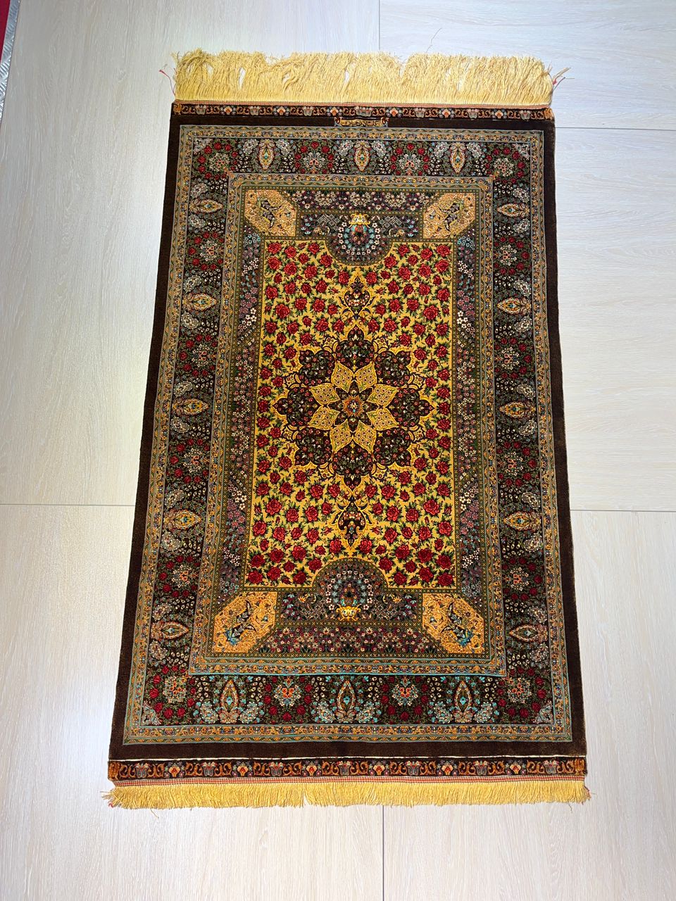 高級ペルシャ絨毯クム産シルク100％ ラジャビアン工房 164×100cm