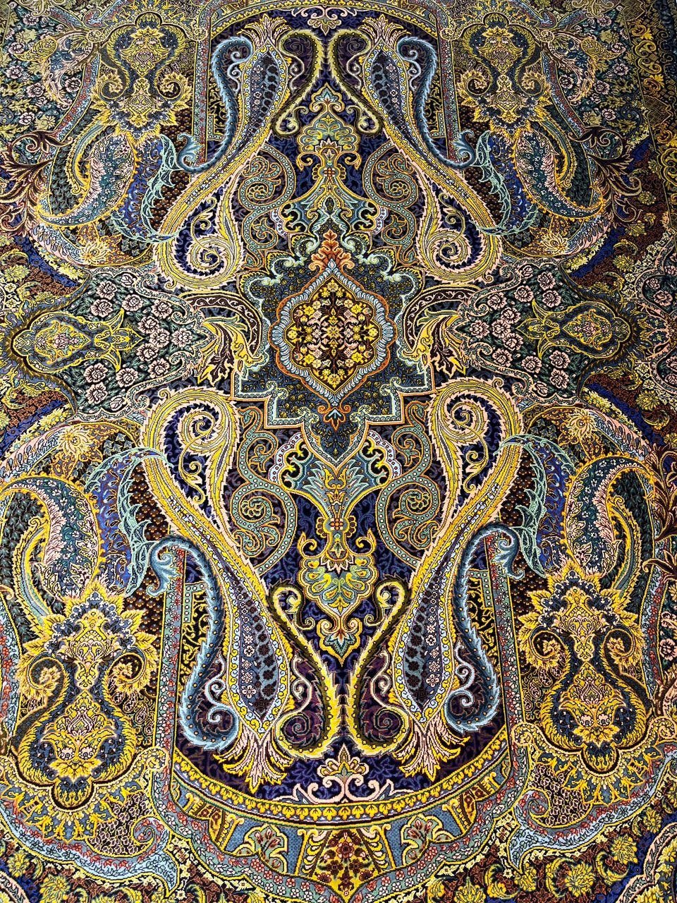高級ペルシャ絨毯クム産シルク100％ カズミ工房 158×110cm（FN-10015