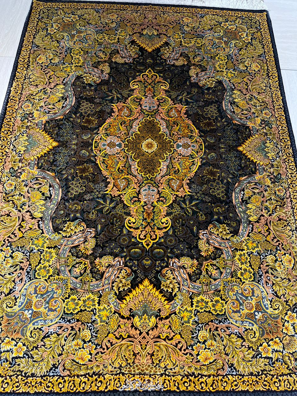 高級ペルシャ絨毯クム産シルク100％ カズミ工房 152×107cm（FN