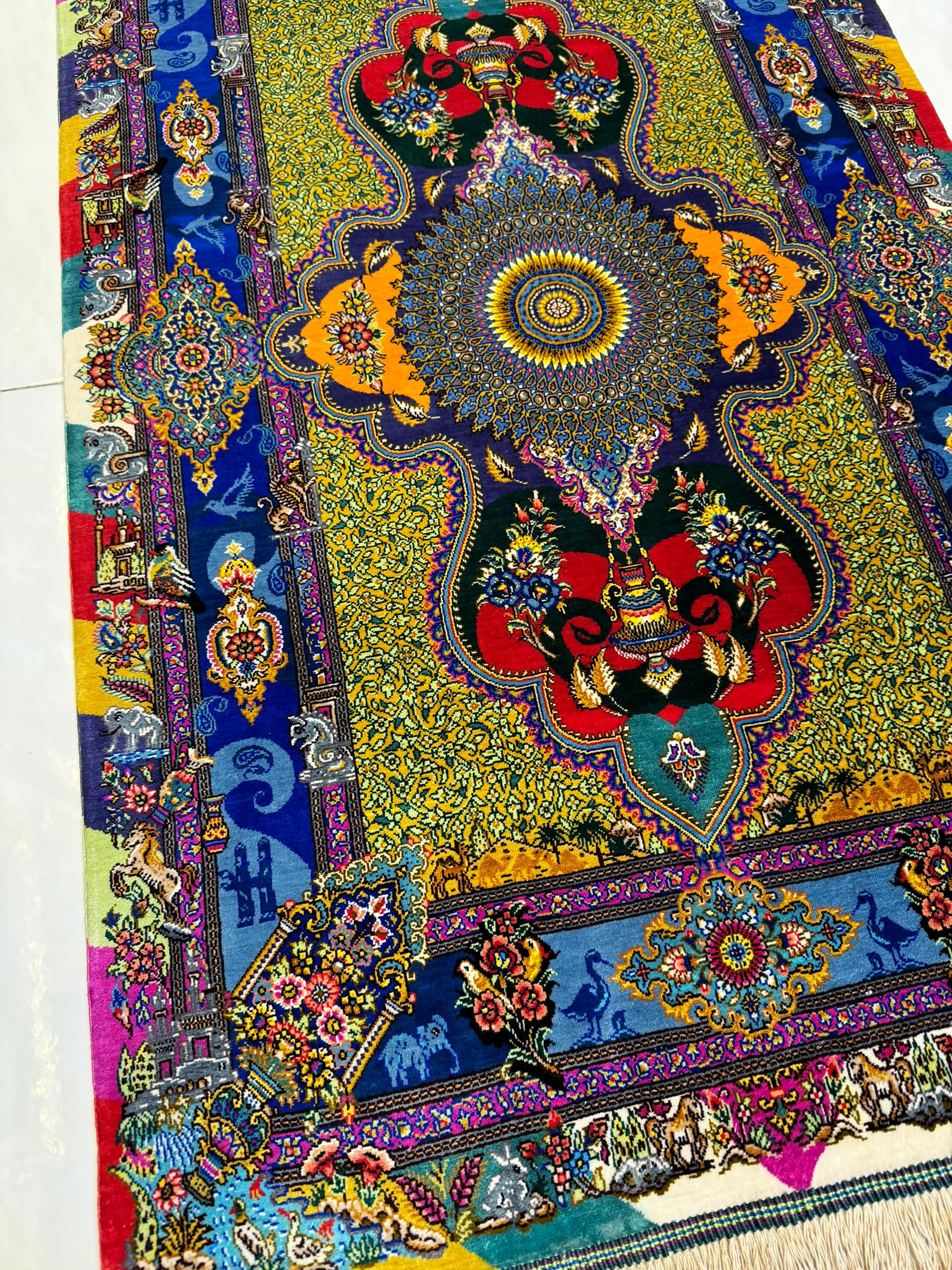 高級ペルシャ絨毯クム産シルク100％ ジャムシディ工房 94×89cm（FN