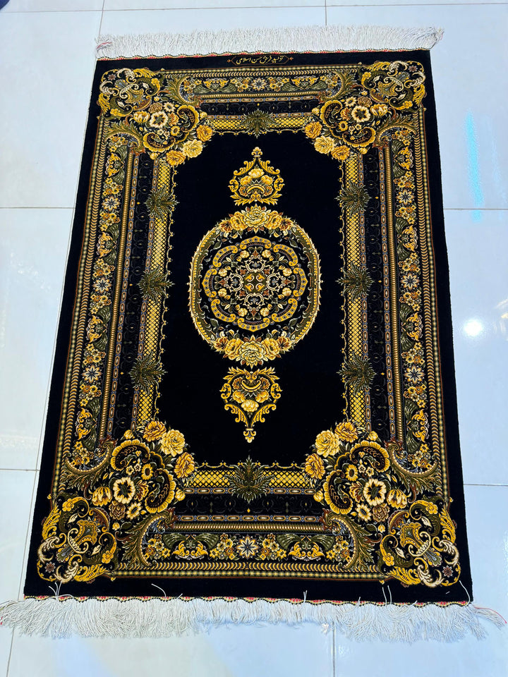 高級ペルシャ絨毯クム産シルク100％  イスラミ工房 125×85cm（FN-10038）