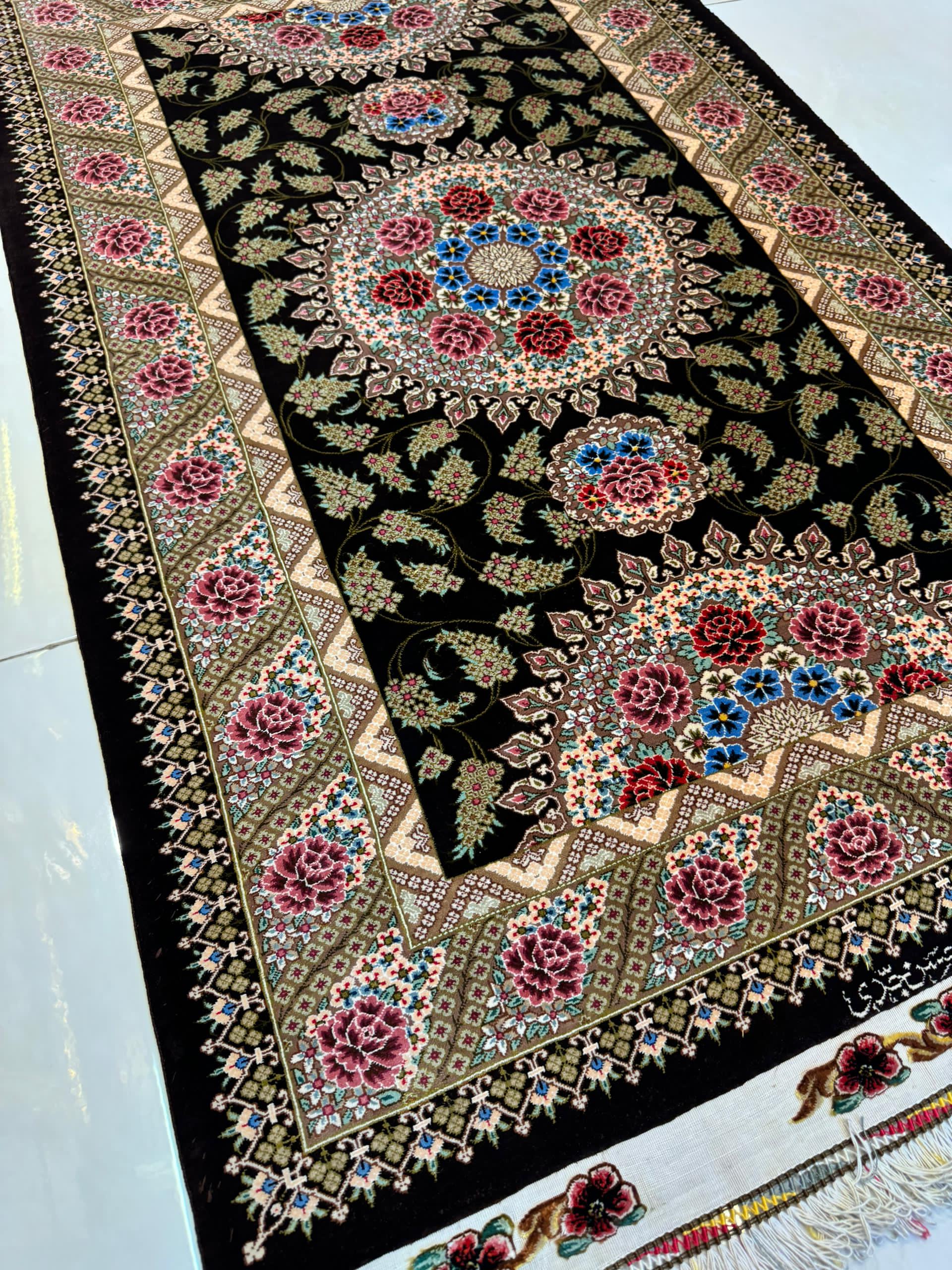 高級ペルシャ絨毯クム産シルク100％ ジャディ工房 123×78cm（FN