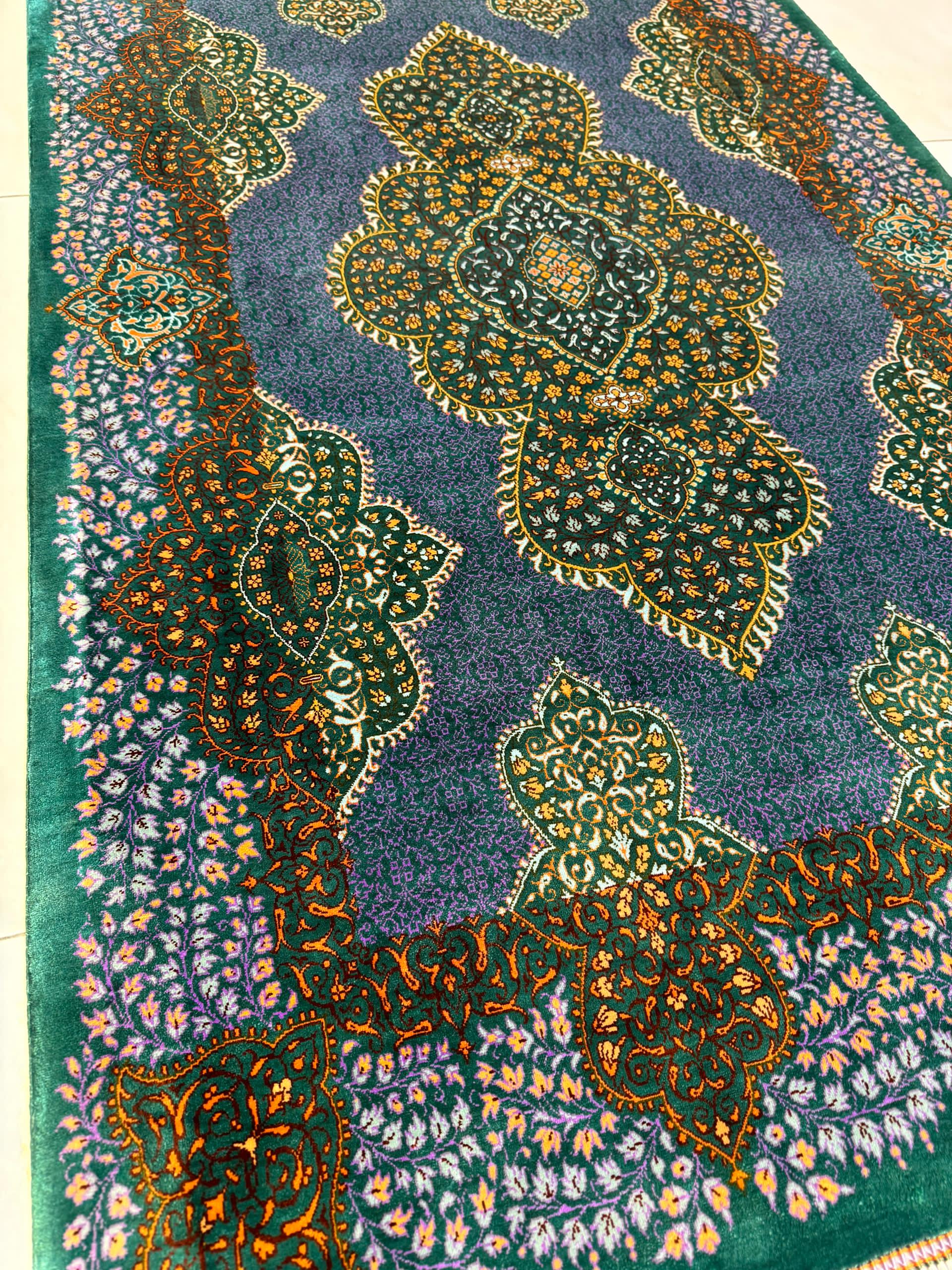 高級ペルシャ絨毯クム産シルク100％ ムスタファザデ工房 135×84cm（FN