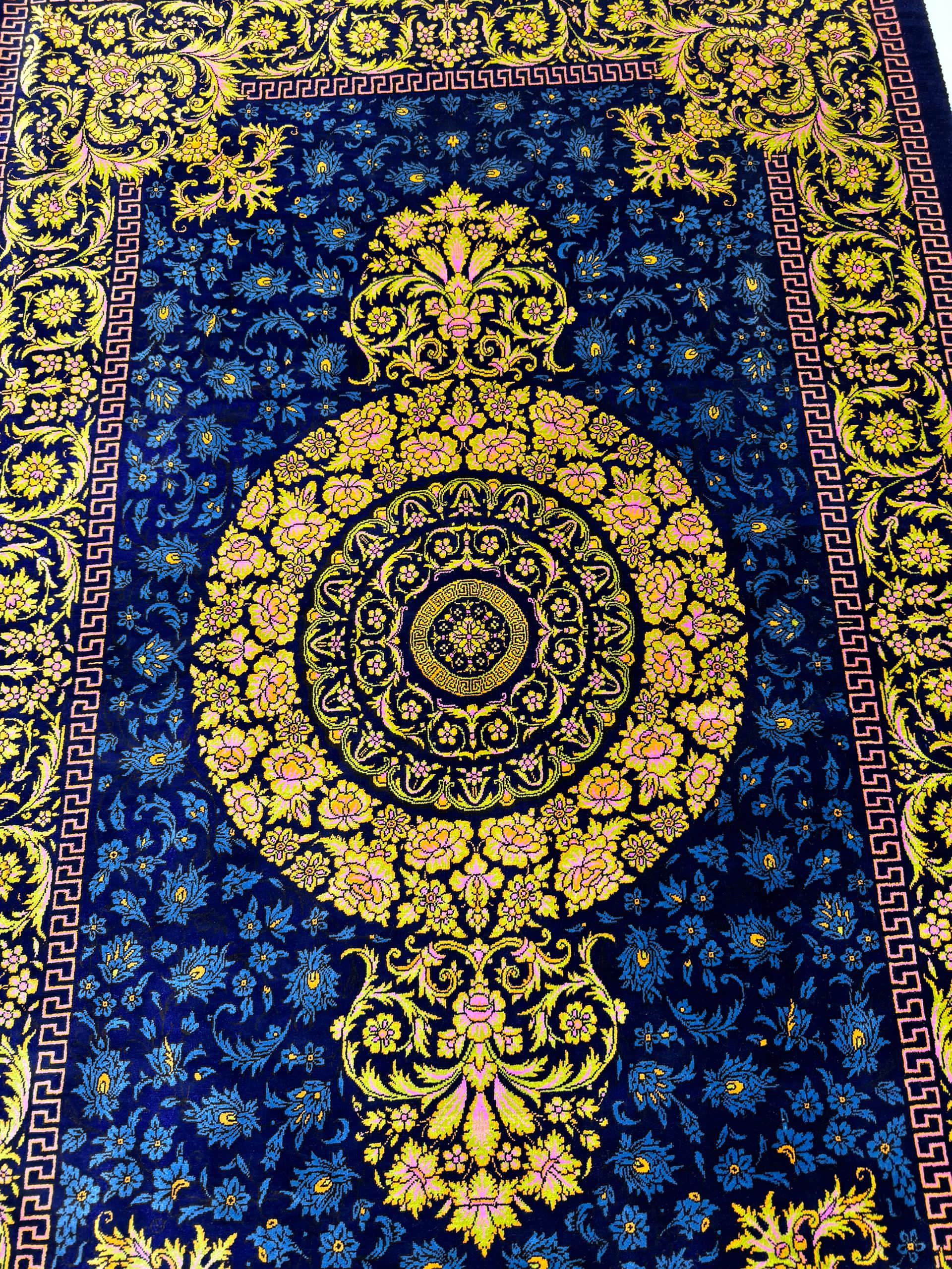 高級ペルシャ絨毯クム産シルク100％ ノウリ工房 126×83cm（FN-10044