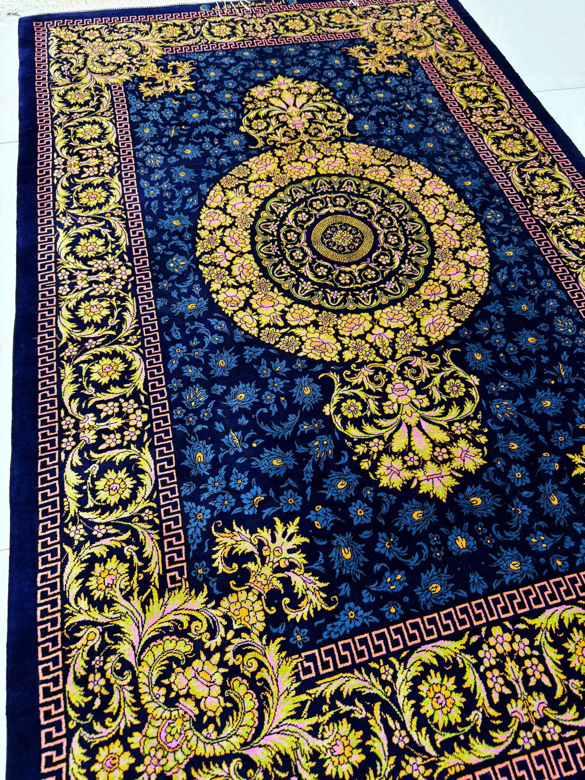 高級ペルシャ絨毯クム産シルク100％ ノウリ工房 126×83cm（FN-10044