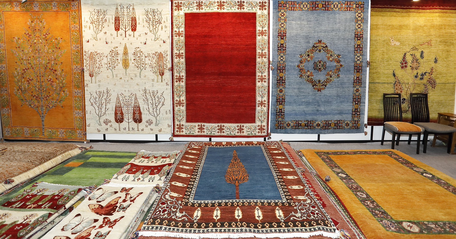 オリエンタルムーンのショールームに並ぶさまざまなギャッベ