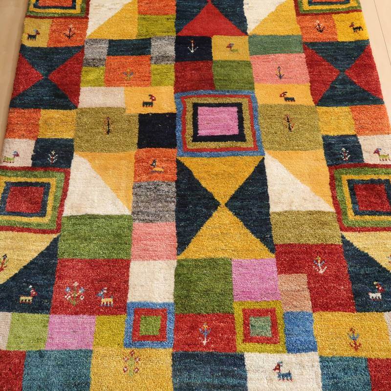 ギャッベ（ギャベ）イラン産草木染めの玄関マットサイズデザイン細部のズーム写真