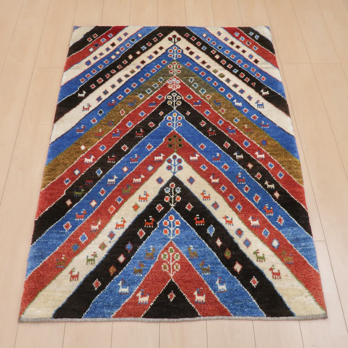 手織りギャッベ,ラグ,145×103cm｜カラフルV字ストライプ・動物＆生命の