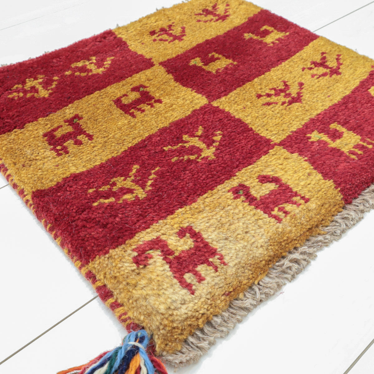 ペルシャ　ギャッベ ミニマット 円形　41×40 黄金色　鹿 ペルシャ ギャッベ ミニマット 円形 41×40 黄金色 鹿