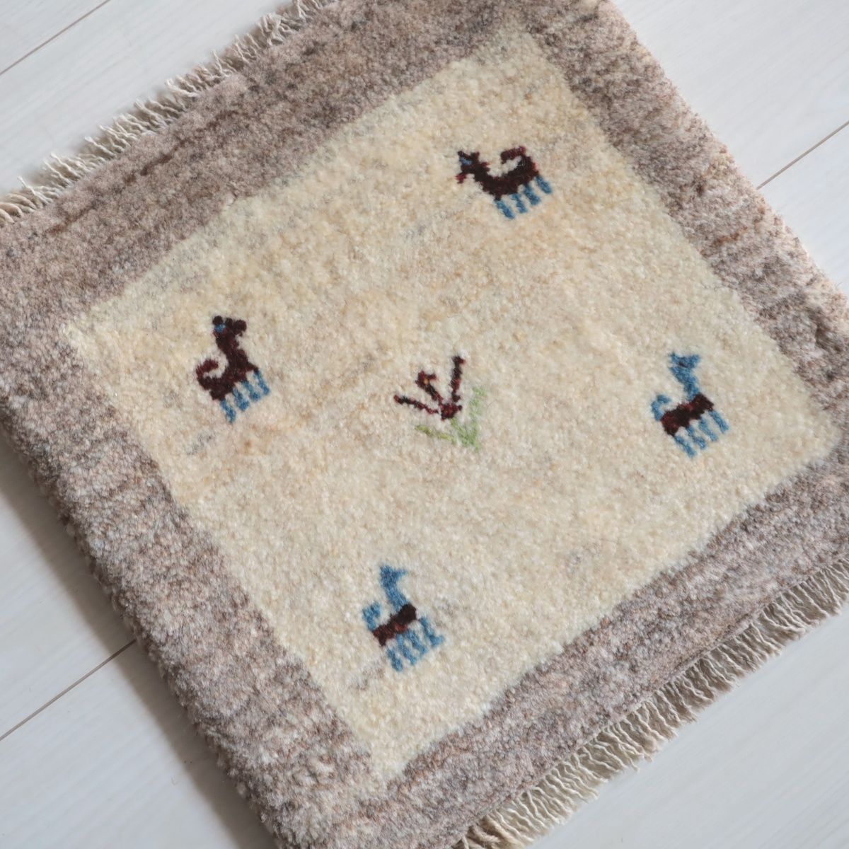 草木染め手織りギャッベ 本場イラン仕入れのダイレクト通販 – ギャッベ