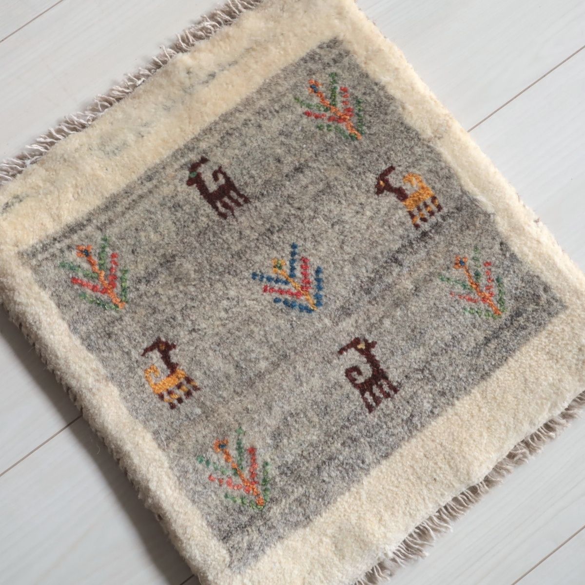 草木染め手織りギャッベ 本場イラン仕入れのダイレクト通販 – ギャッベ