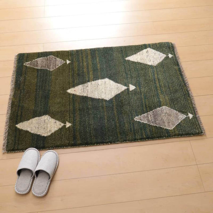 ギャッベ（ギャベ）イラン産草木染めの玄関マットサイズ正面から撮影した全体画像
