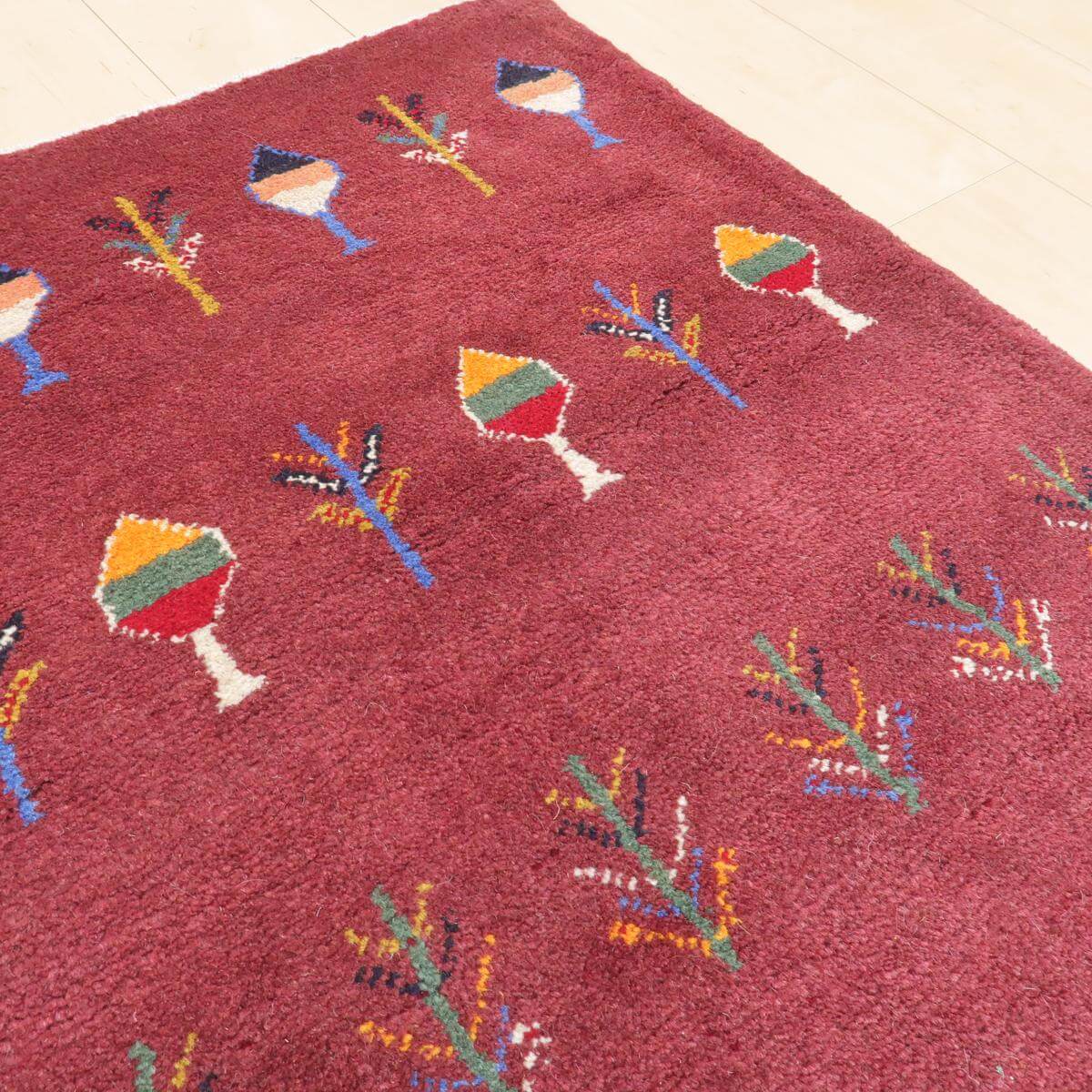 ギャッベ,ラティーフ,125×81cm｜ワインレッド手織りツリー＆カップ柄