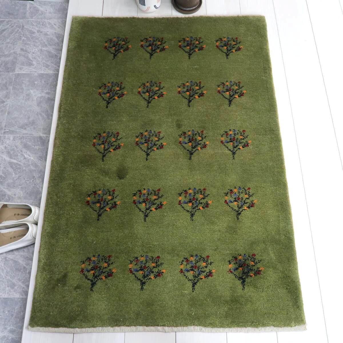 ギャッベ,カシュクリ,ラグ,126×84cm｜手織りペルシャ絨毯｜グリーン×花