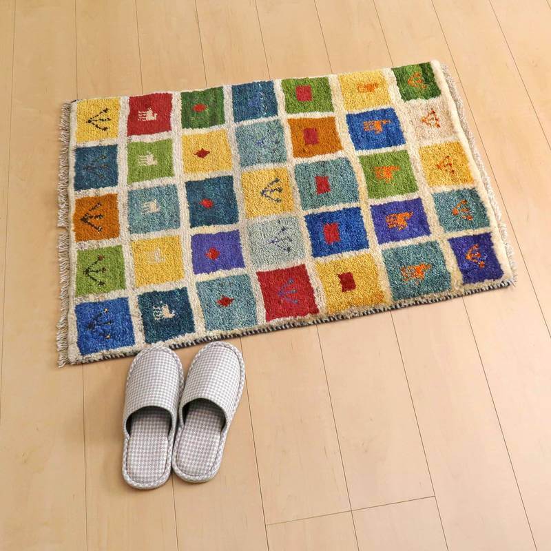 ギャッベ（ギャベ）イラン産草木染めの玄関マットサイズ正面から撮影した全体画像