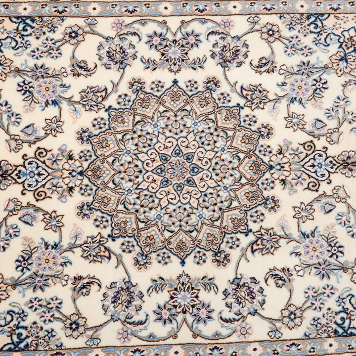 ペルシャ絨毯　ナイン産　9ラ（La）メダリオン柄　203×131cm（FL-13280）