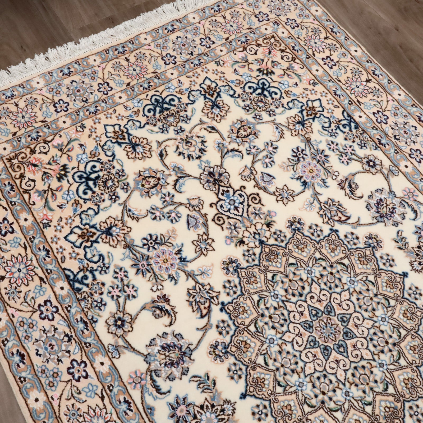 ペルシャ絨毯 ナイン産 9ラ（La）メダリオン柄 203×131cm(FL-13280